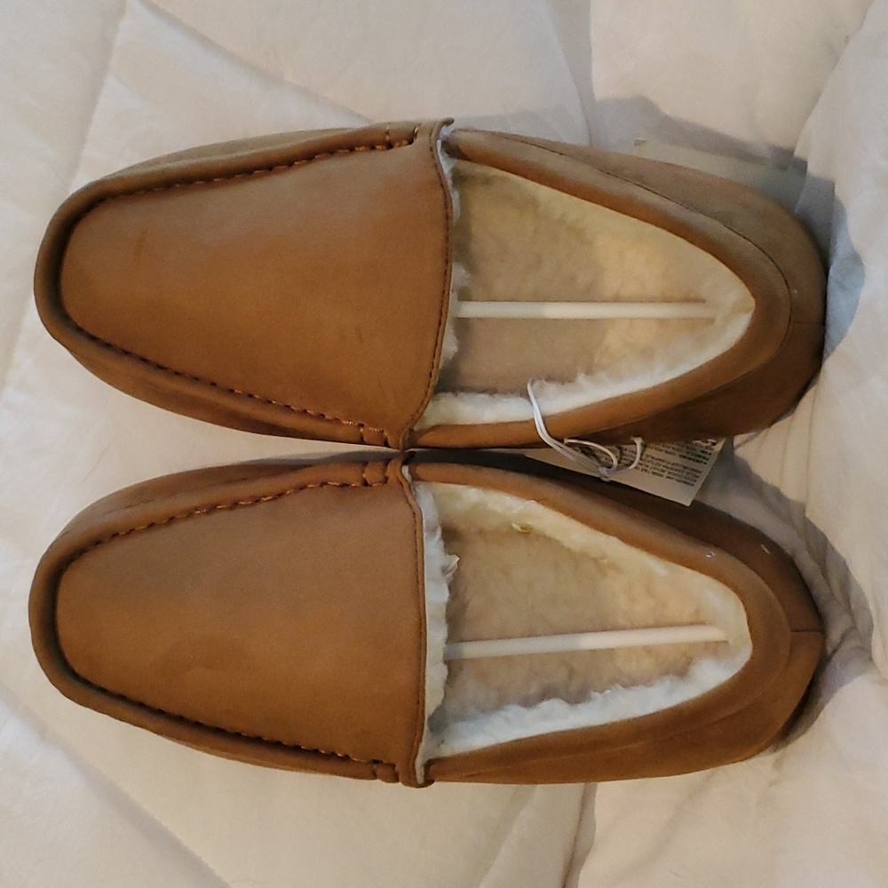 AMAZON ESSENTIALS SIZE 10 MOCCASIN SLIPPERS FAUX FUR LINED SUEDE OUTER